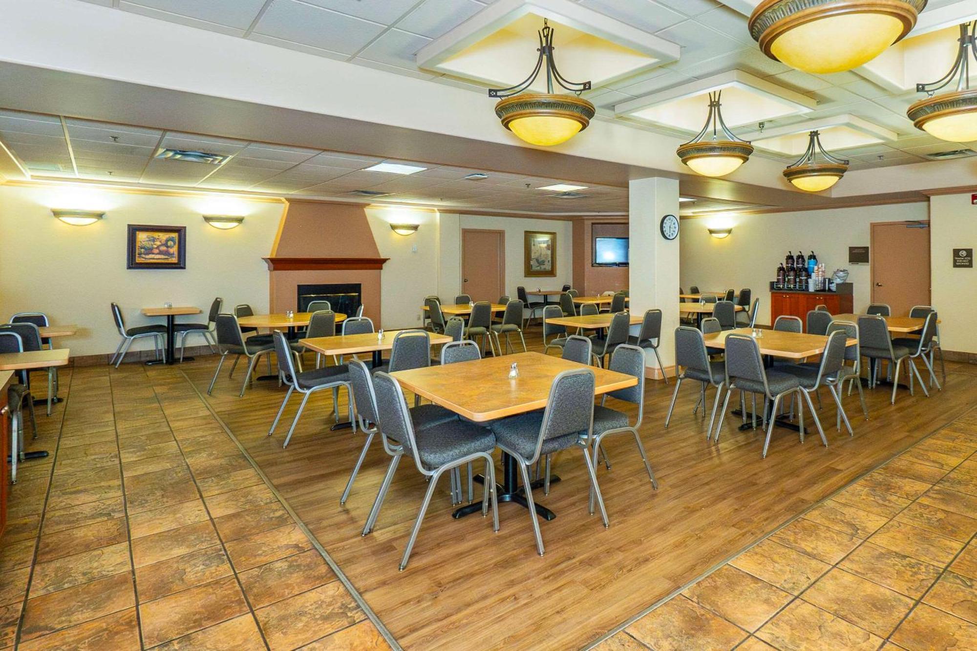 Comfort Inn & Suites Salmon Arm Exterior foto