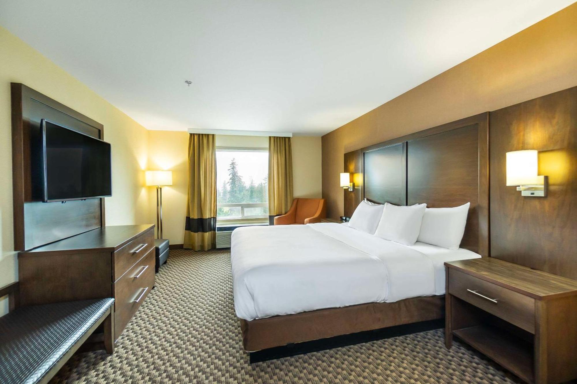 Comfort Inn & Suites Salmon Arm Exterior foto